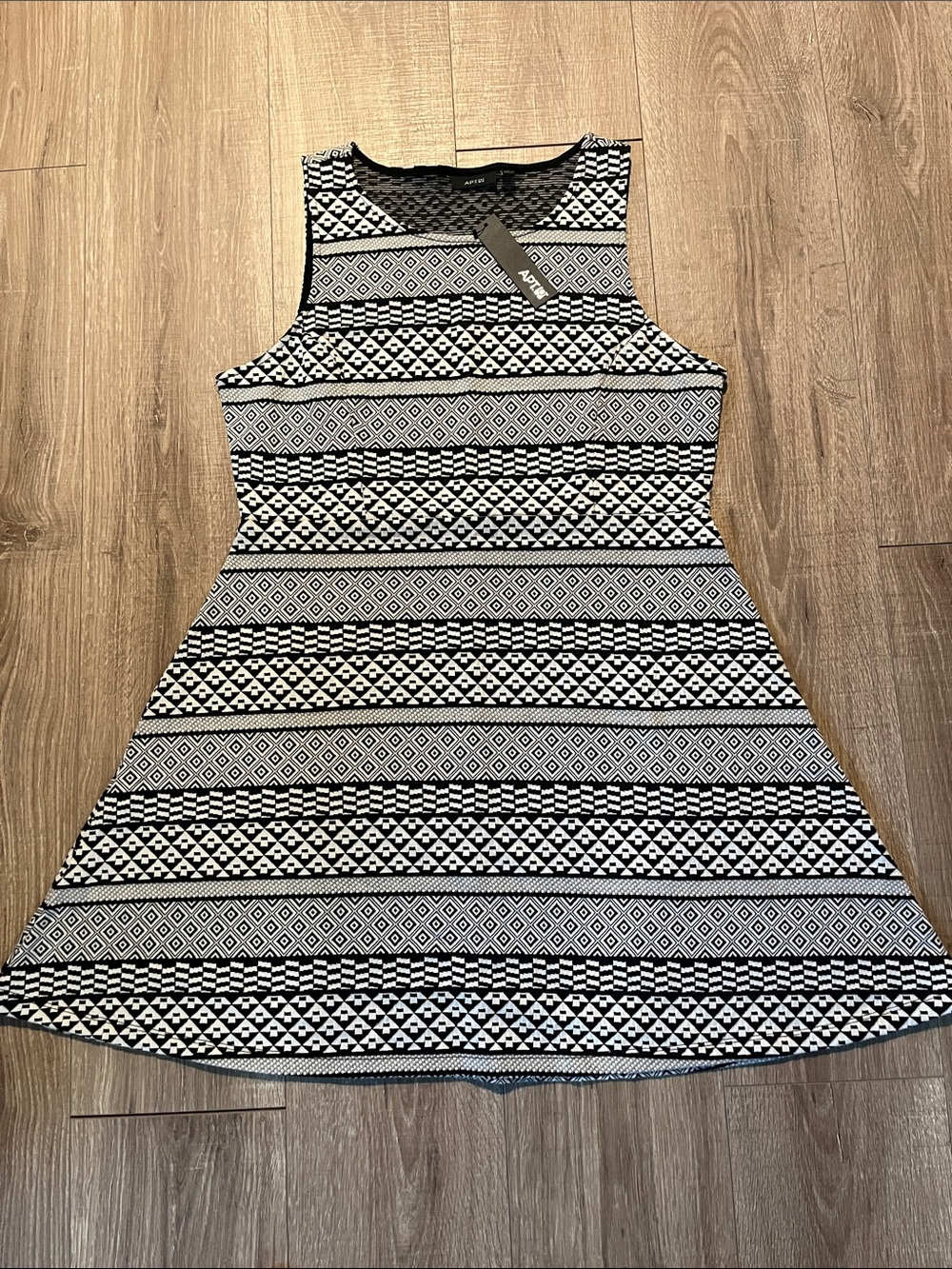 Apt. 9 Black and White Patterned Sleeveless Tunic Dress NWT